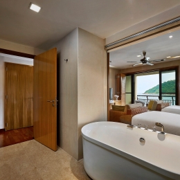 Two-Bedroom Bayview Suite - Bathtub