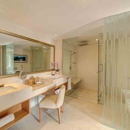 Cliff Bay Suite Bathroom