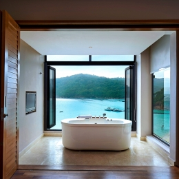 Cliff Bay Suite - Bathtub