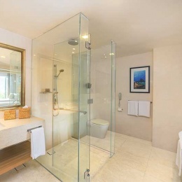 Cliff Bay Twin Bathroom