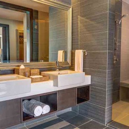 Cliff Premier Suite Bathroom Shower Area
