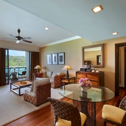 Cliff Premier Suite - Living Room