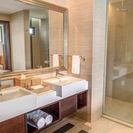 Cliff Premier Twin Bathroom
