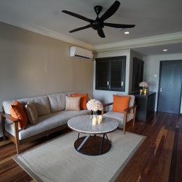 Honeymoon Suite - Living Room