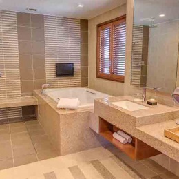 Ocean Front Master Suite Bathroom