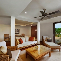 Ocean Front Master Suite - Living Room 