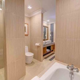 Ocean Front Suite Bathroom