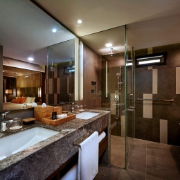 Ocean Front Suite - Bathroom