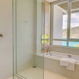 The Taaras Villa - Bathroom