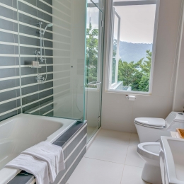 The Taaras Villa - Bathroom