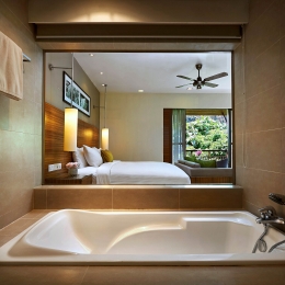 Two-Bedroom Hillview Deluxe - Bathtub