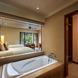 Two-Bedroom Hillview Deluxe - Bathtub